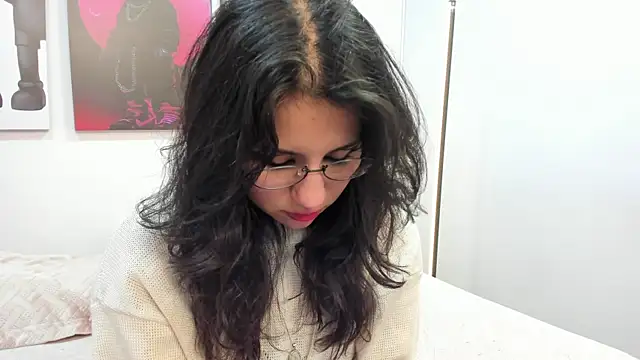 Snapshot of HollyPeach chatting on June 10, 2026, 7:37 pm HollyPeach online show from June 10, 2026, 7:37 pm