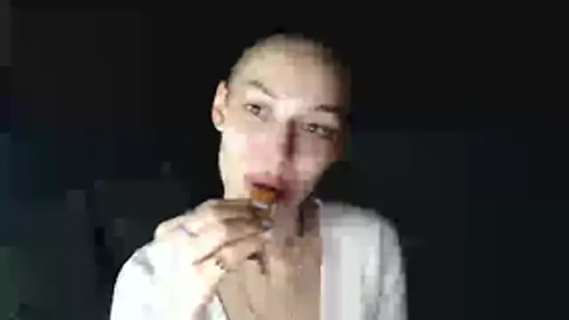 Daphne Darkthorn online show from November 4, 2025, 6:11 pm