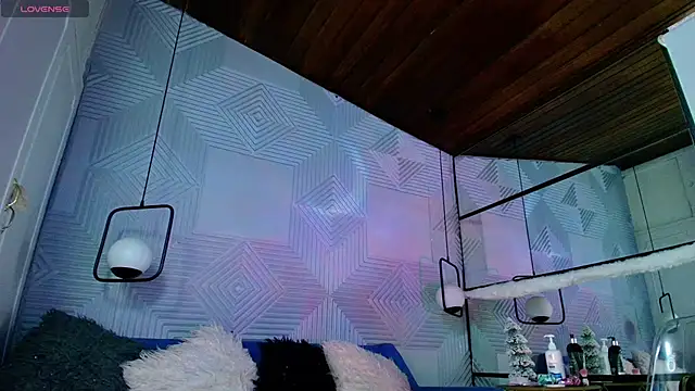 CinnamonHeat online show from November 19, 2025, 11:10 am