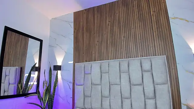 Sassha ferrer online show from December 3, 2025, 7:57 pm