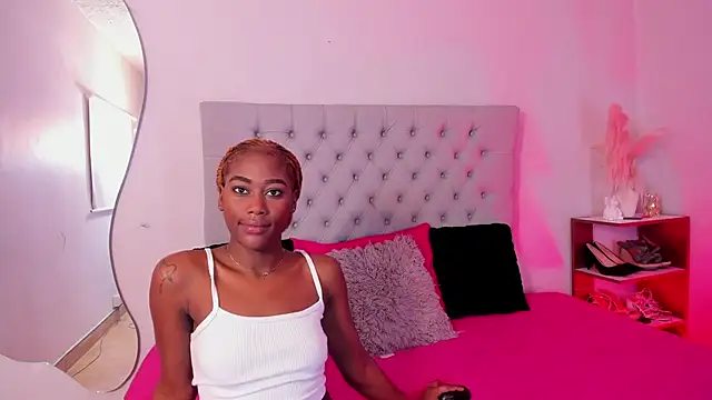 SofiRuiz  online show from February 5, 2026, 3:57 am