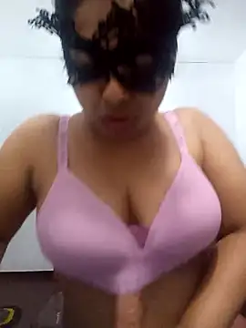 Expose Queen online show from June 28, 2026, 5:52 pm