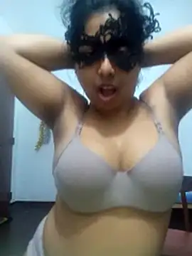 Expose Queen online show from July 28, 2026, 7:39 pm