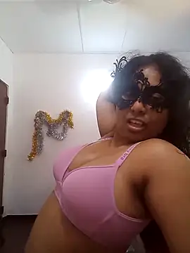 Expose Queen online show from June 17, 2026, 8:03 am