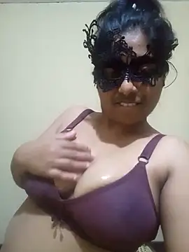 Expose Queen online show from March 11, 2026, 5:40 pm