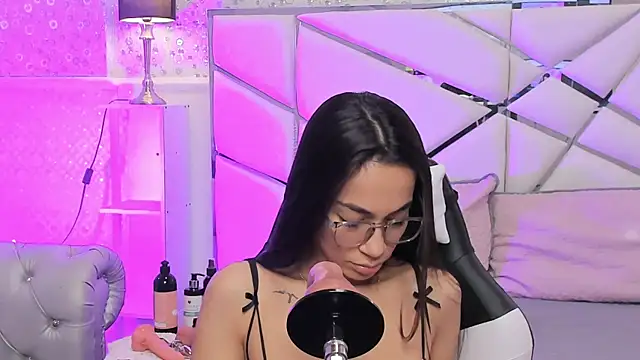 GabbiePrice online show from June 14, 2026, 12:29 am