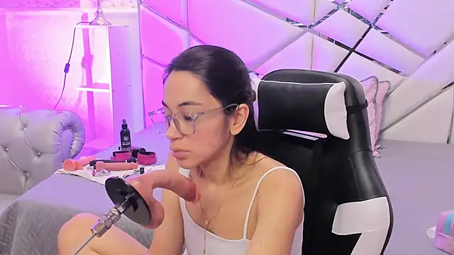 GabbiePrice online show from June 16, 2026, 11:32 am