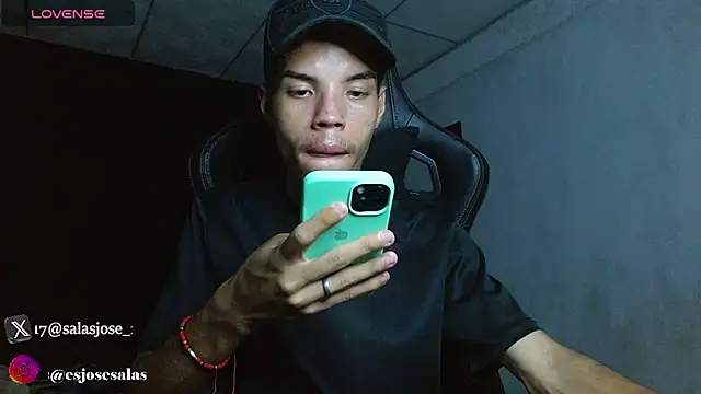 jhojan foxxx  online show from December 21, 2025, 8:42 pm