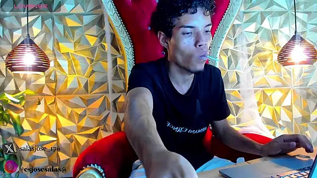 jhojan foxxx  online show from November 5, 2025, 6:27 am