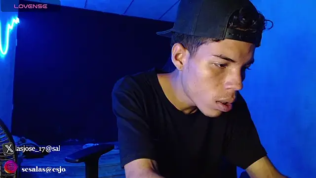 jhojan foxxx  online show from November 29, 2025, 8:42 pm