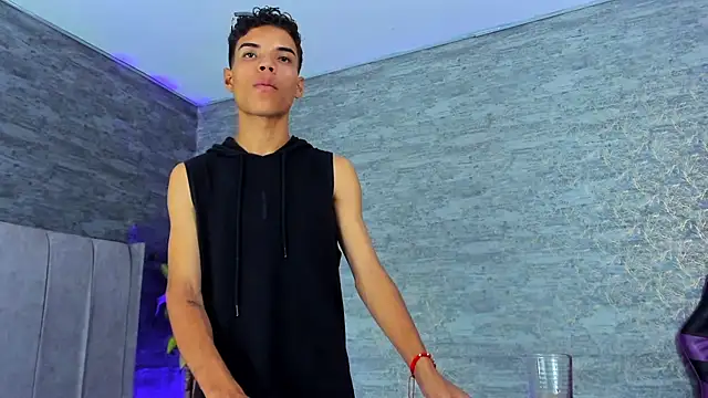 jhojan foxxx  online show from November 12, 2025, 9:02 am