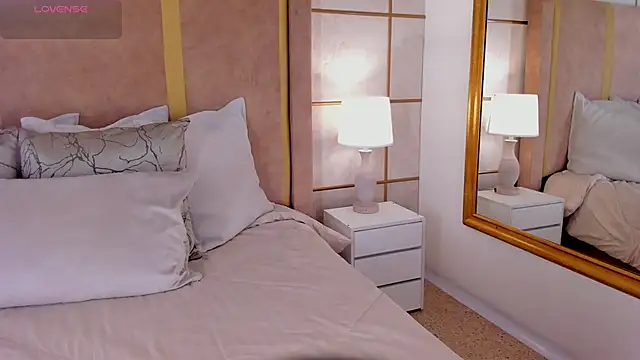 lyrabellini online show from February 25, 2026, 11:21 am