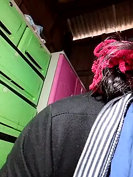 Snapshot of sweet_lara33 chatting on October 12, 2025, 7:21 am sweet lara33 online show from October 12, 2025, 7:21 am