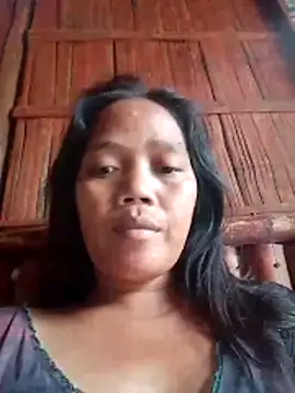 Snapshot of sweet_lara33 chatting on February 10, 2026, 4:00 am sweet lara33 online show from February 10, 2026, 4:00 am