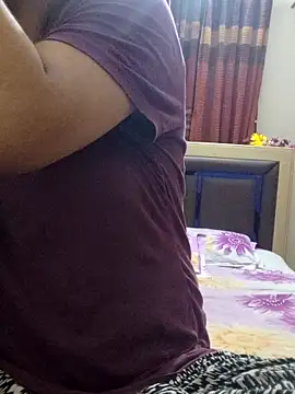 Snapshot of Tanha18 chatting on February 5, 2026, 12:45 pm Tanha18 online show from February 5, 2026, 12:45 pm