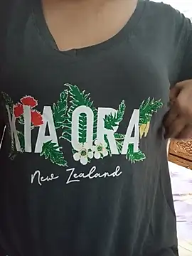 Tanha18 online show from July 4, 2026, 1:37 pm