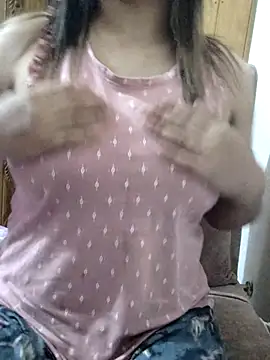 Snapshot of Tanha18 chatting on February 13, 2026, 6:19 pm Tanha18 online show from February 13, 2026, 6:19 pm