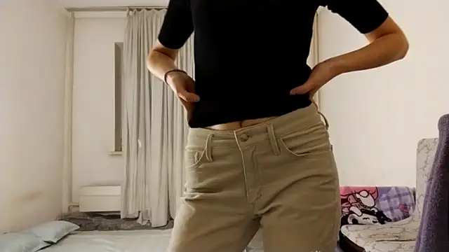 Lyndasilk online show from December 4, 2025, 3:11 pm