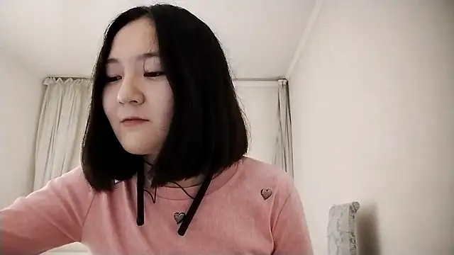 Lyndasilk online show from October 13, 2025, 3:35 pm