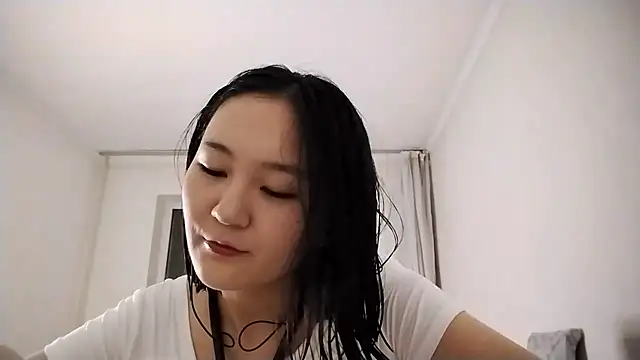 Lyndasilk online show from October 16, 2025, 2:14 pm