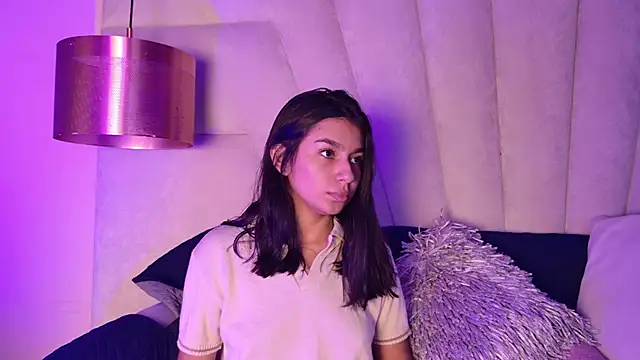 AlyssaRay online show from November 17, 2025, 7:40 pm