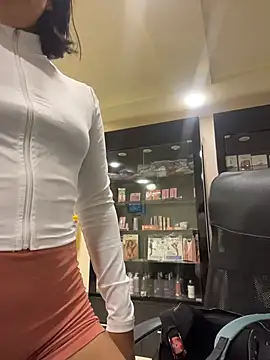 AlyssaRay online show from April 30, 2026, 4:58 pm