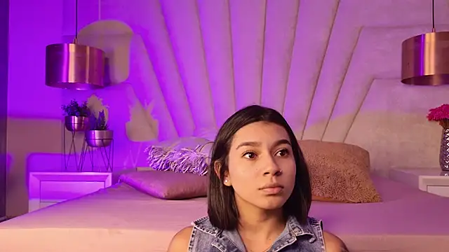 AlyssaRay online show from January 14, 2026, 7:28 pm