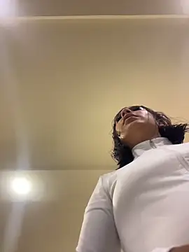 AlyssaRay online show from May 7, 2026, 4:43 pm