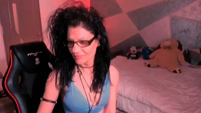 Snapshot of SweetSin40 chatting on June 4, 2026, 7:29 pm SweetSin40 online show from June 4, 2026, 7:29 pm