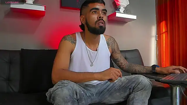 black kameron  online show from October 28, 2025, 9:47 pm