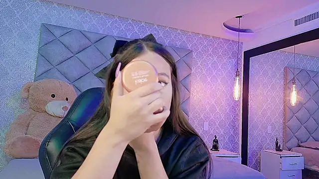 CARO ADAMS1 online show from November 20, 2025, 12:06 pm