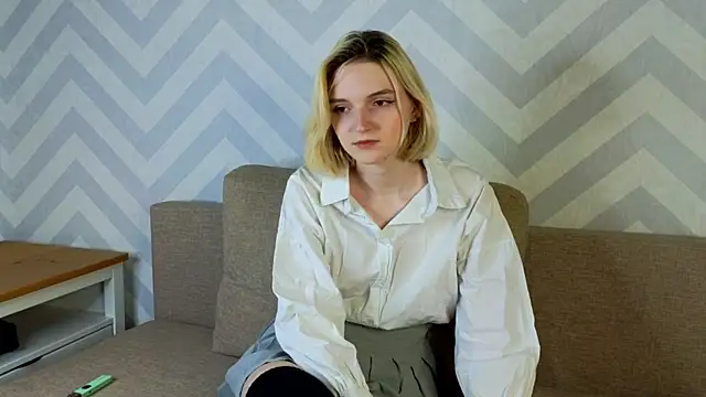  cozyrose online show from October 13, 2025, 6:20 pm