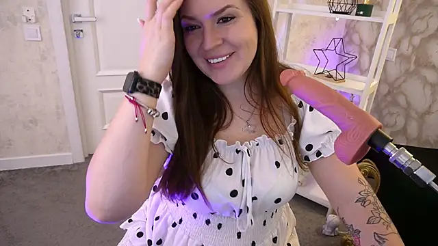 AliceOfWondersS online show from July 31, 2026, 7:41 am