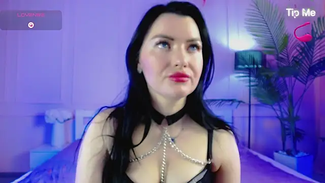 EvaBilss online show from April 21, 2026, 6:53 am