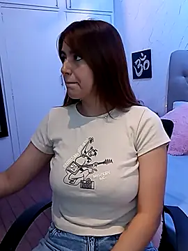 Snapshot of 1evelinewood chatting on April 7, 2026, 2:30 pm 1evelinewood online show from April 7, 2026, 2:30 pm