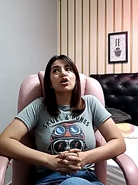 Snapshot of 1evelinewood chatting on February 8, 2026, 1:03 am 1evelinewood online show from February 8, 2026, 1:03 am