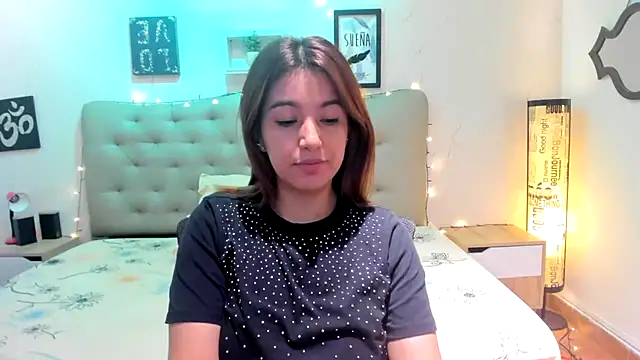 Snapshot of 1evelinewood chatting on April 15, 2026, 2:21 pm 1evelinewood online show from April 15, 2026, 2:21 pm