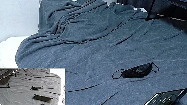 koreanboy2341 online show from December 18, 2025, 2:43 pm