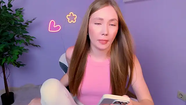 EllyColins online show from July 4, 2026, 3:24 am