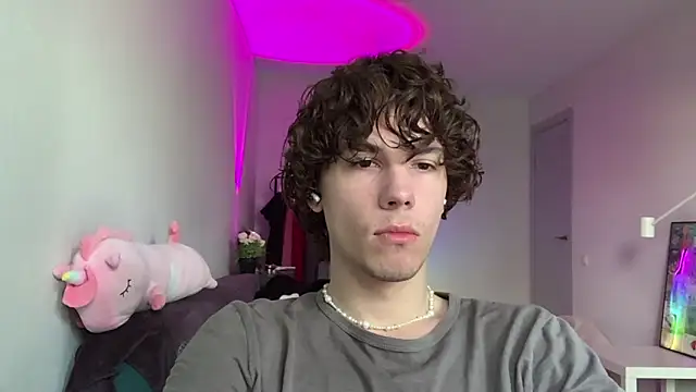 Jeremy1Scott online show from June 8, 2026, 5:41 am