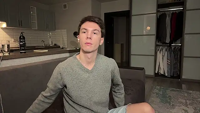 Jeremy1Scott online show from November 9, 2025, 3:21 am