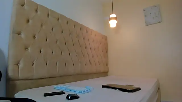 Hotblosson online show from December 1, 2025, 4:19 pm