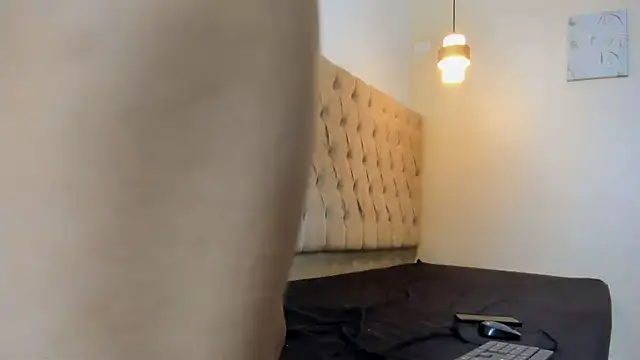 Hotblosson online show from November 18, 2025, 1:25 pm