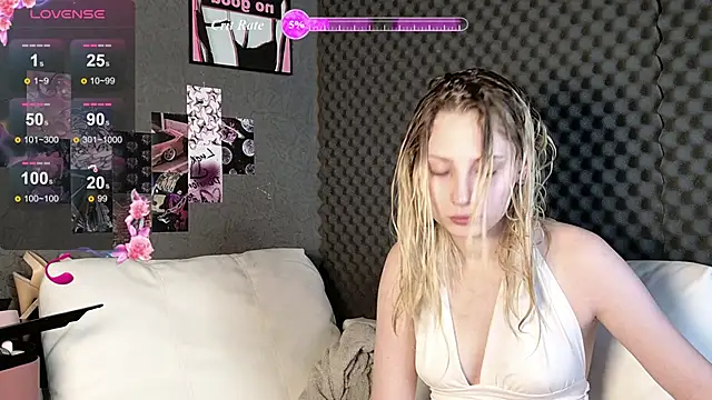 Snapshot of Fluffy_Cloude chatting on June 5, 2026, 5:23 am Fluffy Cloude online show from June 5, 2026, 5:23 am