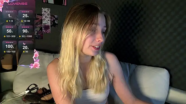 Fluffy Cloude online show from July 30, 2026, 2:38 pm