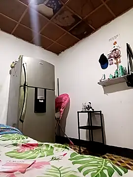 lacrespa24 online show from February 4, 2026, 11:33 pm