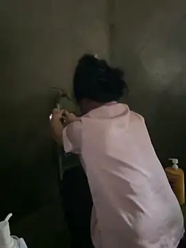 Linh-xxx online show from October 17, 2025, 6:28 am