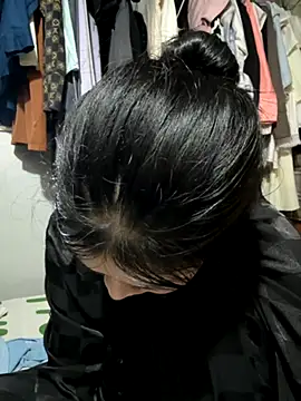 Linh-xxx online show from November 20, 2025, 2:51 pm