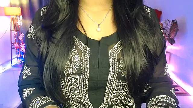 Rashiii  online show from July 2, 2026, 7:53 pm