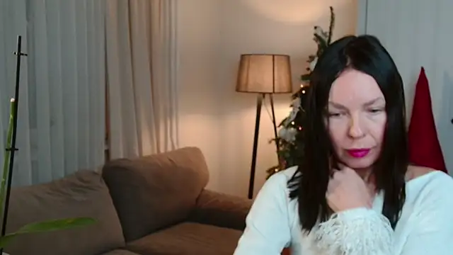 LittleNicolee online show from December 17, 2025, 3:39 pm